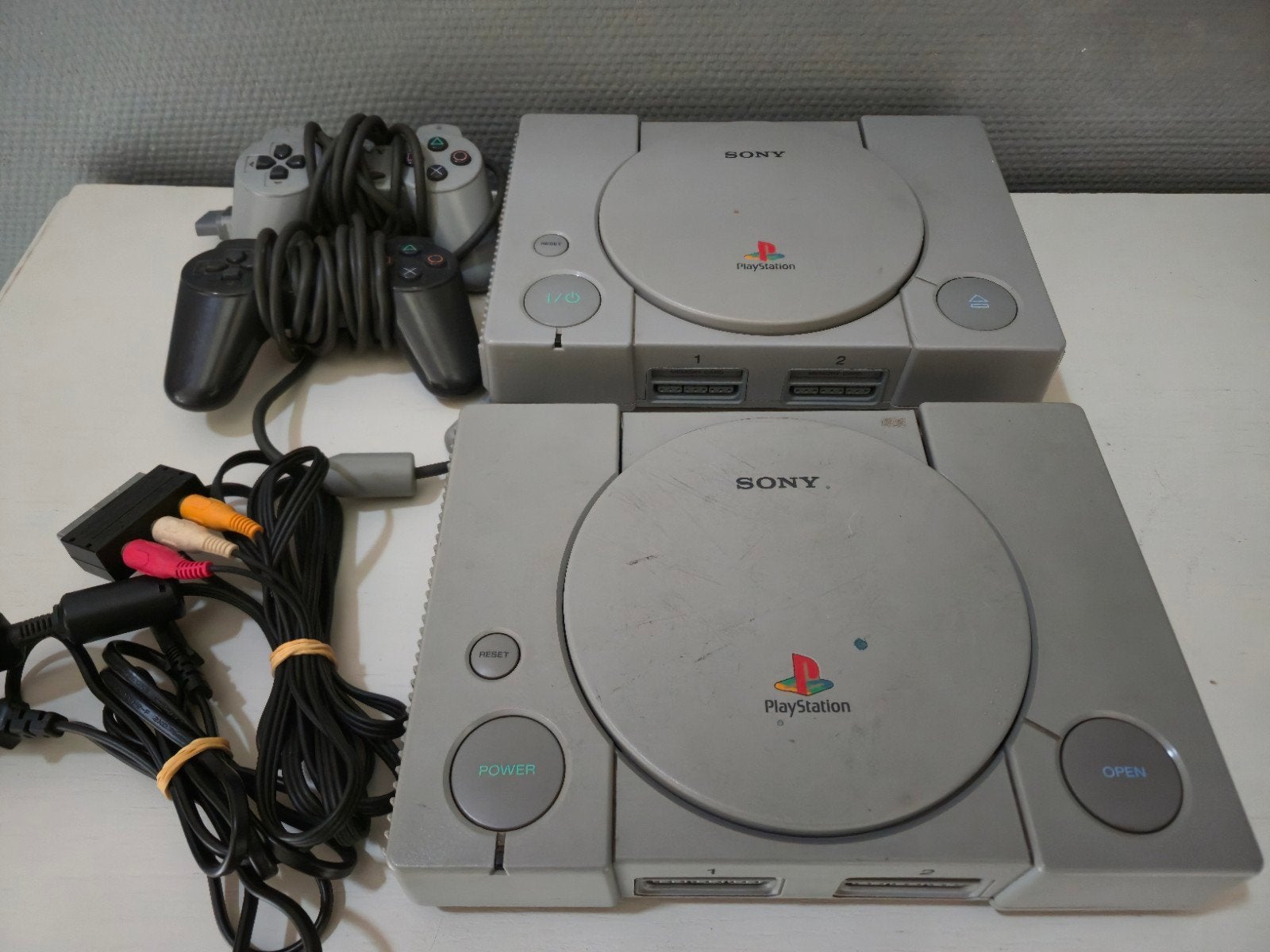 2x playstation 1 game console, Games en Spelcomputers, Ophalen, Met 2 controllers