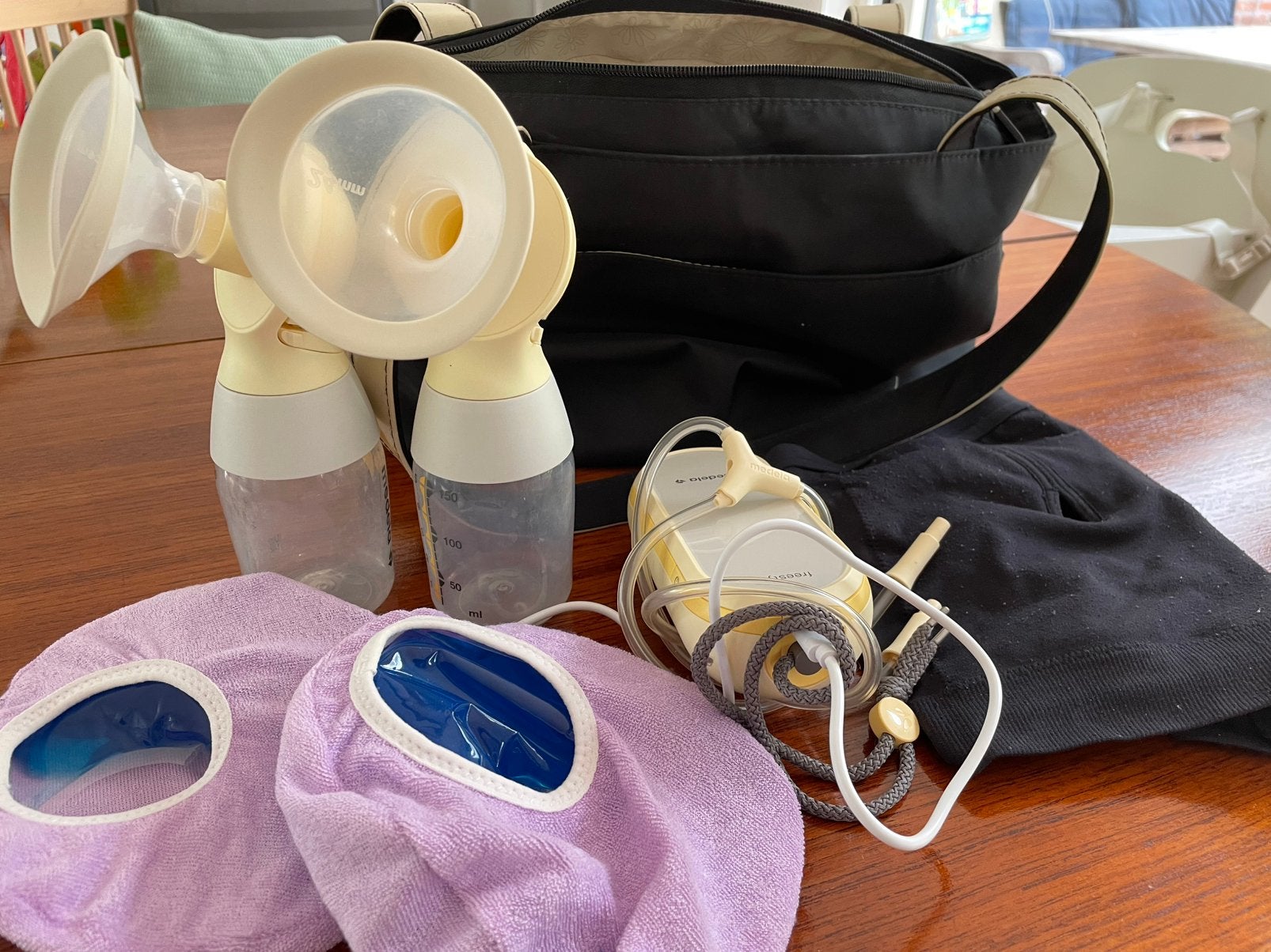 Flacon Medela avec accessoires, Avec biberons, Medela, Enlèvement, Utilisé