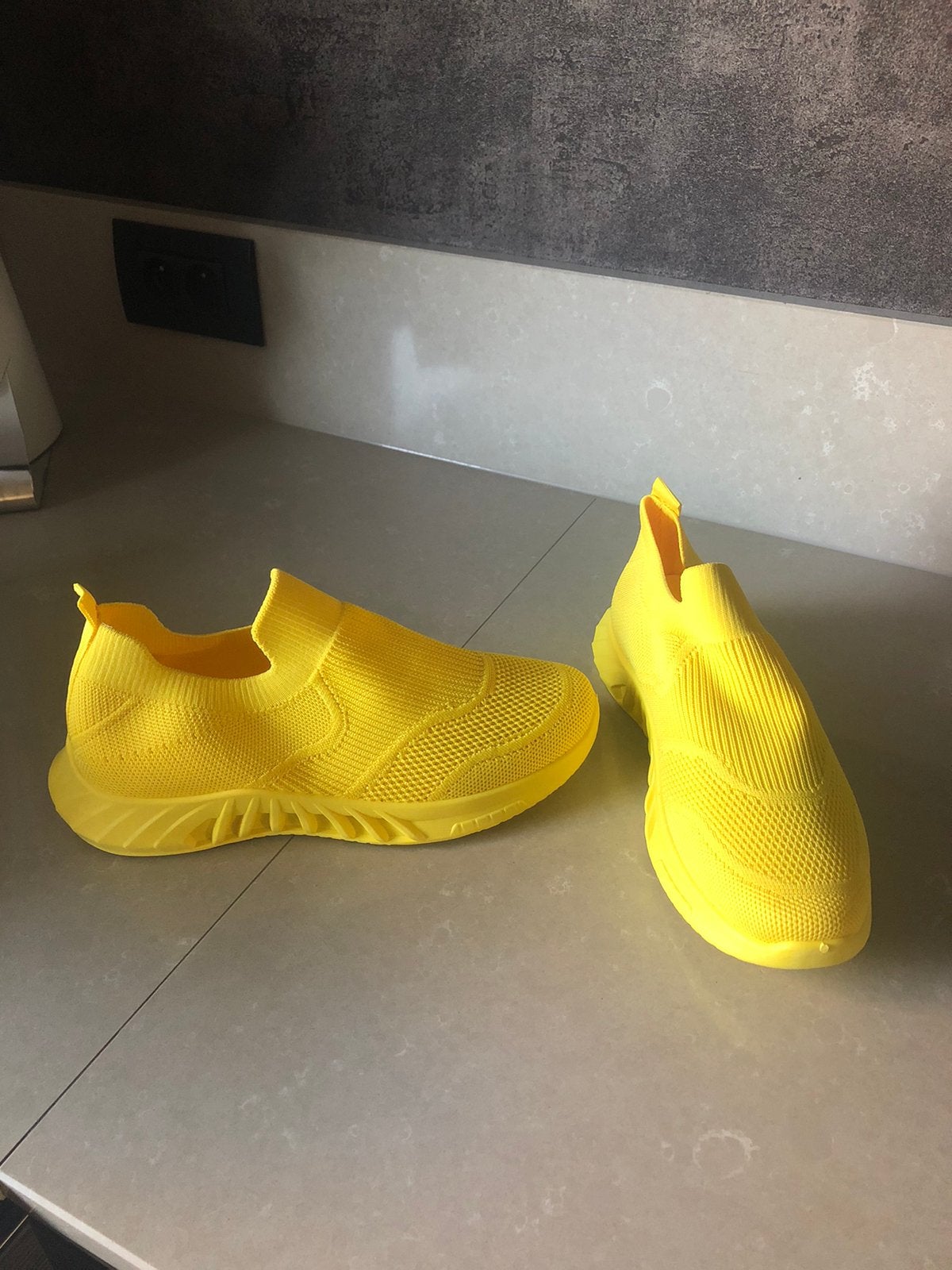 Nieuwe, gele sportschoenen maat 41, Ophalen of Verzenden, Zo goed als nieuw, Sportschoenen