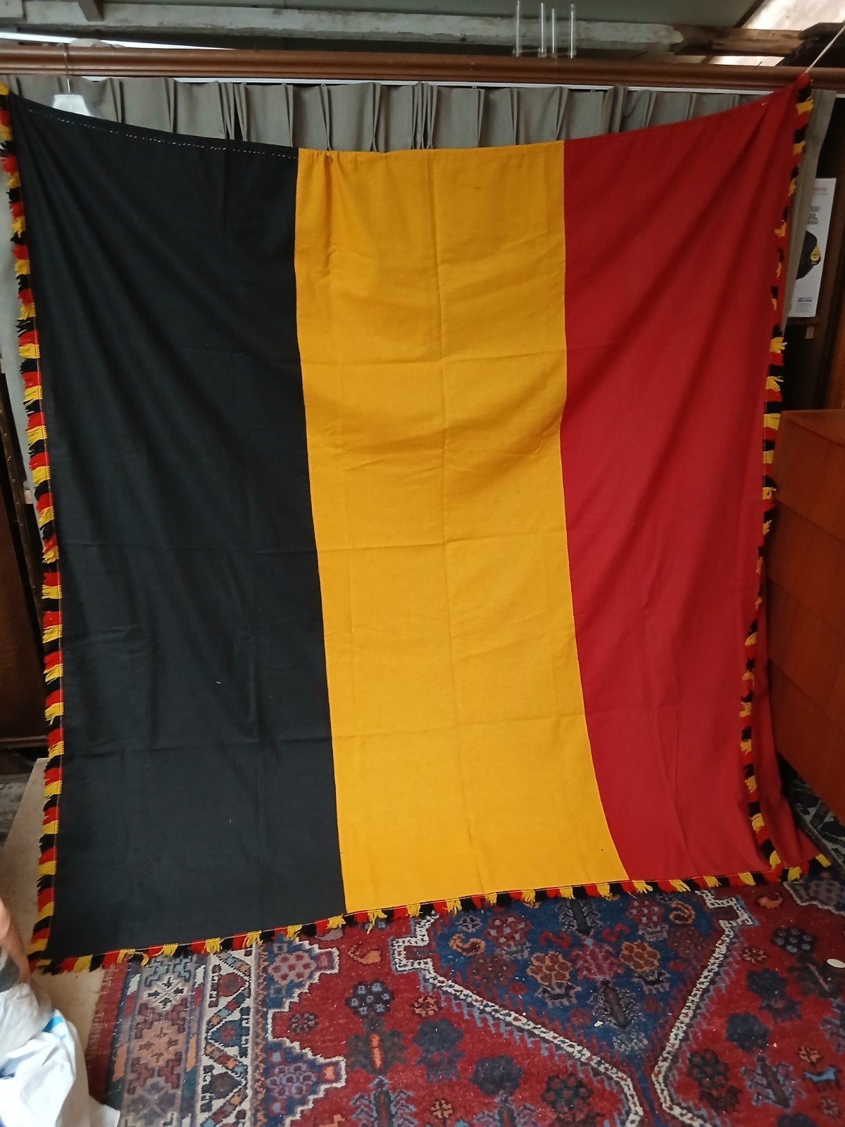 oude Belgische vlag, Ophalen
