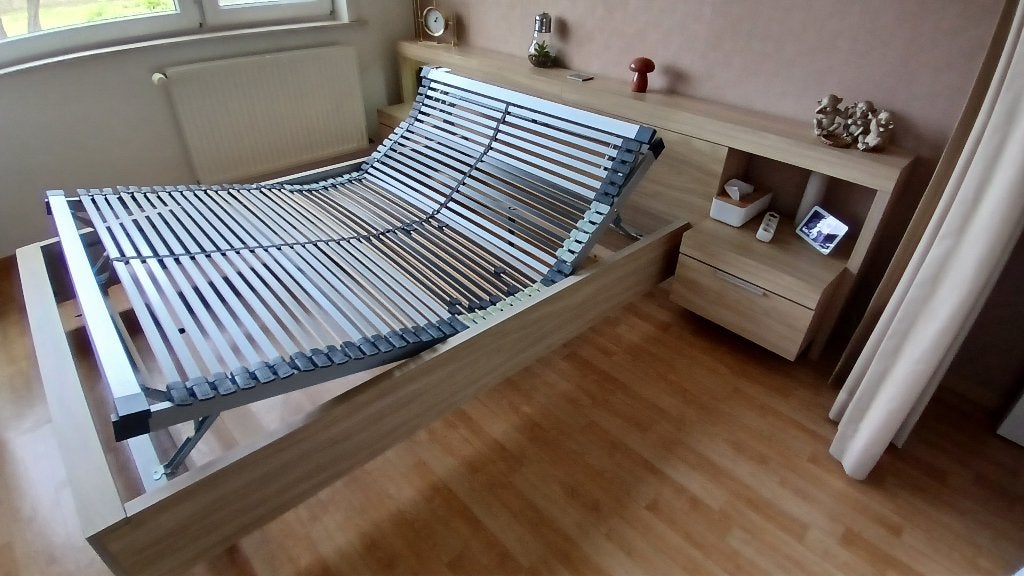 Bed met nachtkastjes en lichtjes, verstelbare lattenbodem, Huis en Inrichting, Slaapkamer | Bedden, Ophalen, Beige, Tweepersoons