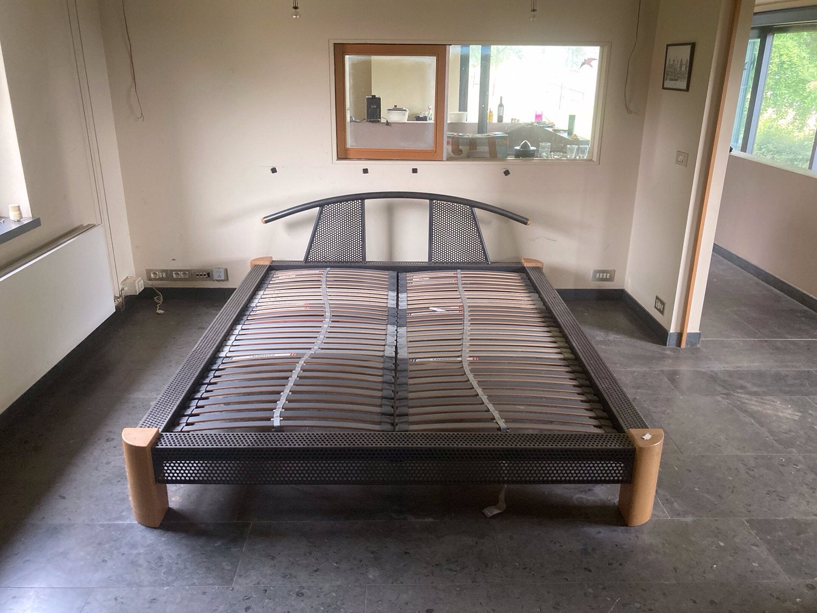 Joli lit double 160x200 avec sommier à lattes, Enlèvement, Comme neuf, Métal
