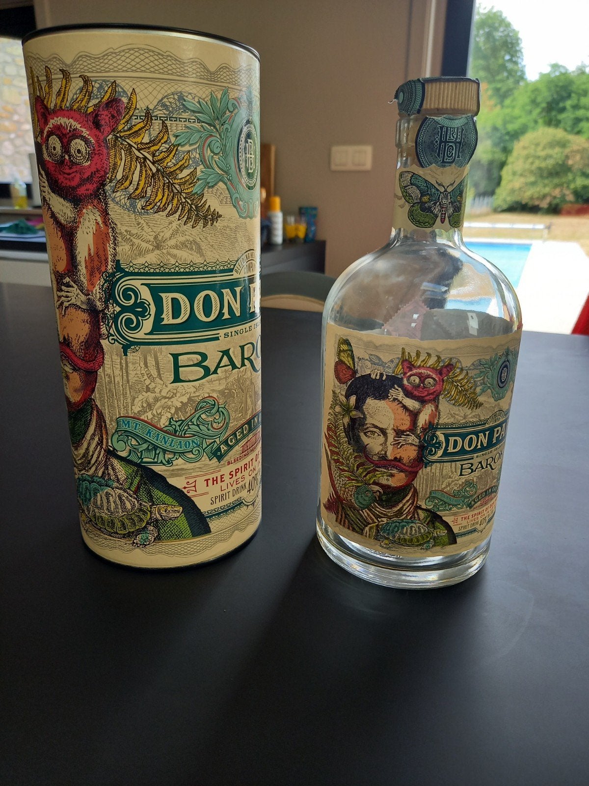 bouteille don papa et sa boite, Collections, Vins, Enlèvement, Utilisé, Autres régions, Autres types