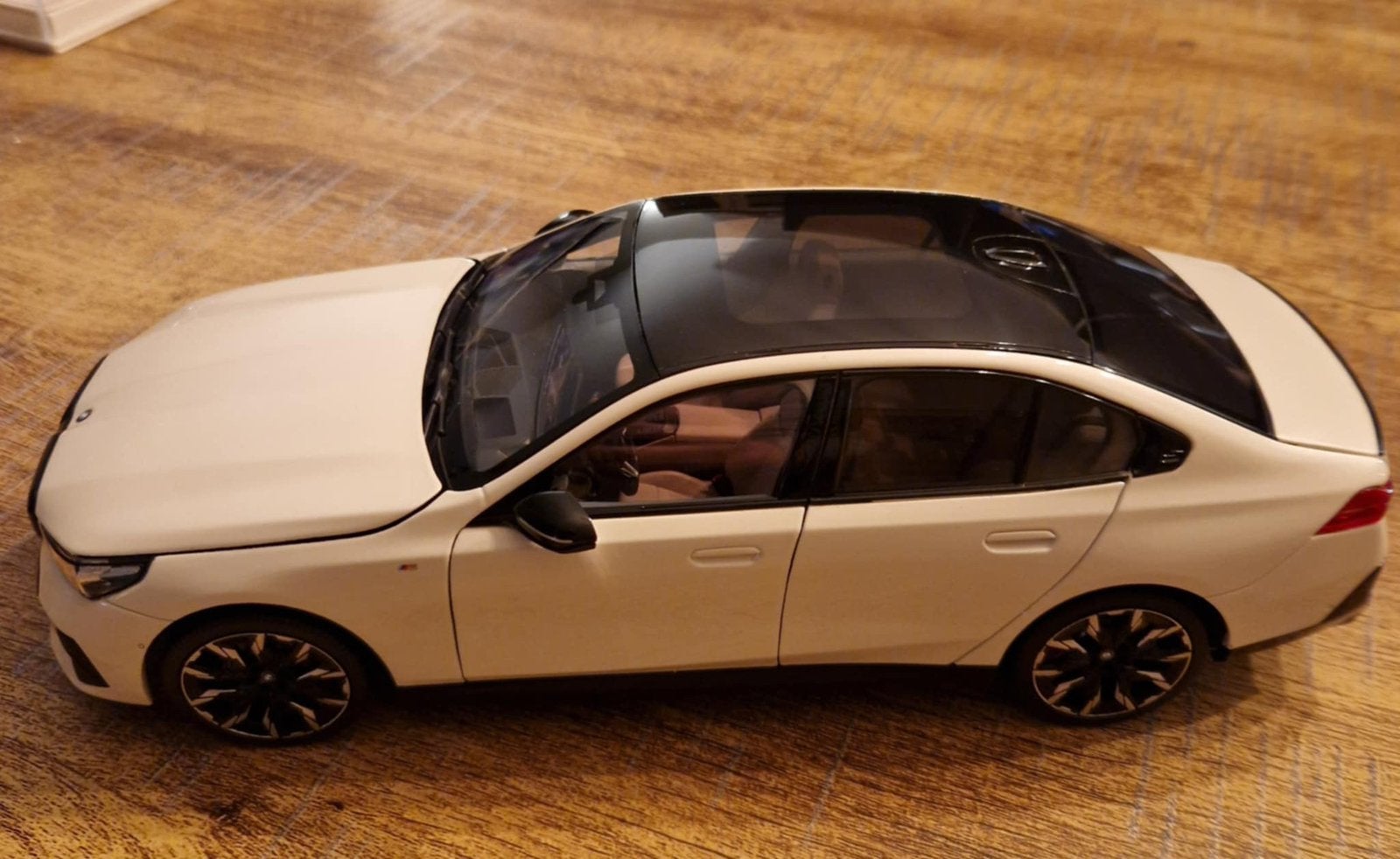 1/18 BMW i5 - Minichamps, Ophalen of Verzenden, Zo goed als nieuw, MiniChamps
