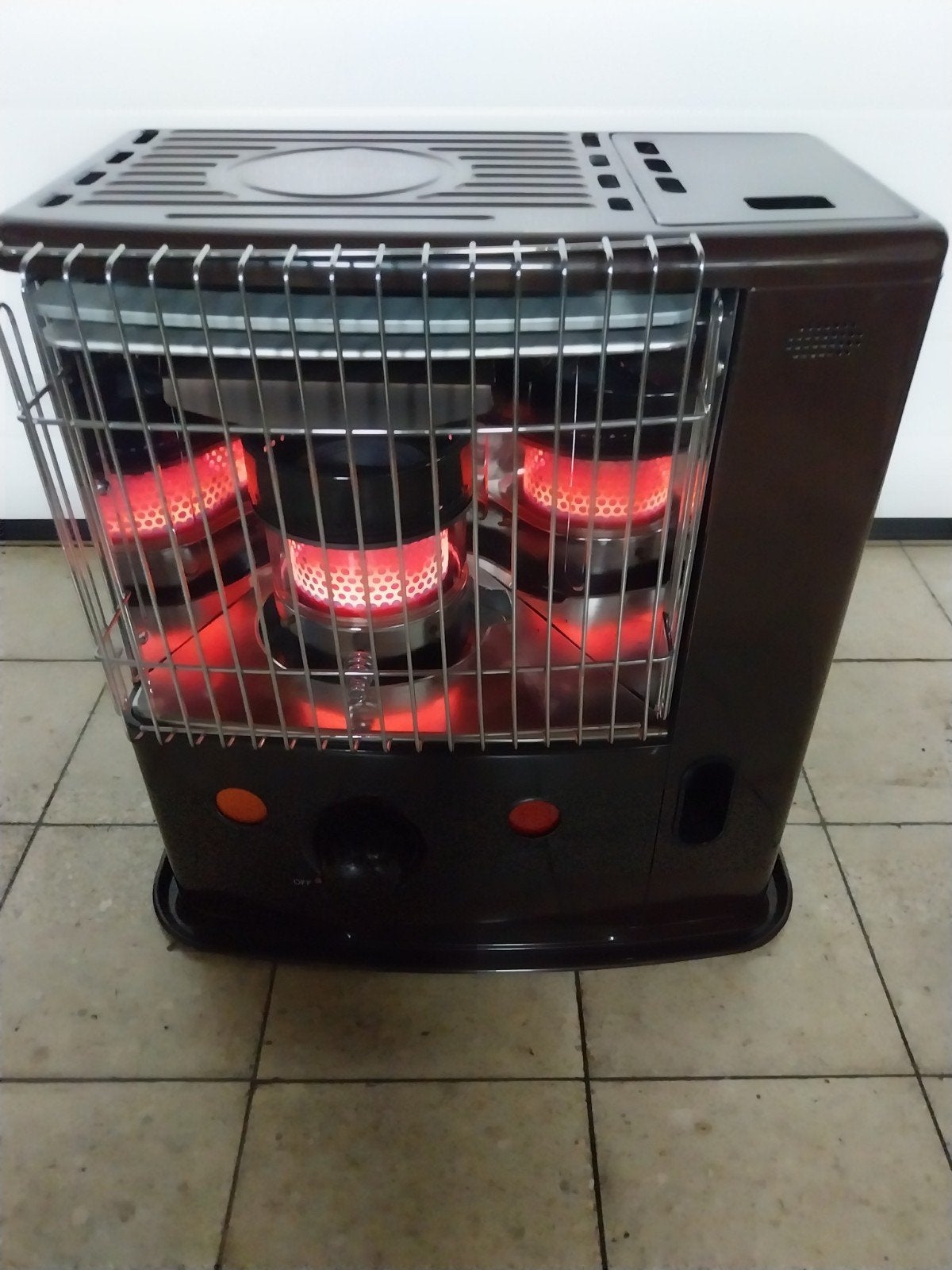 poêle à pétrole très peu servi 2100w voir photos, Maison & Meubles, Enlèvement ou Envoi