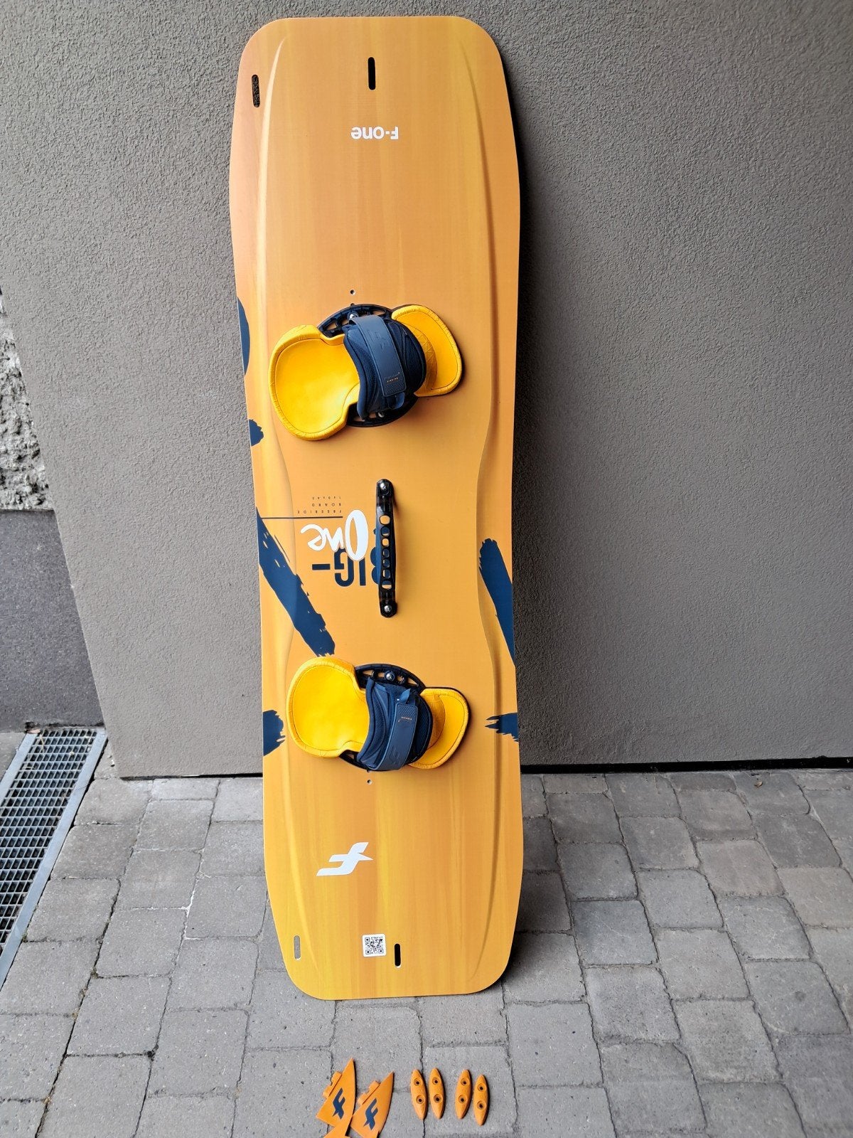 f une planche de kitesurf, une grande 160 x 45 cm, Directionnel, Enlèvement, Comme neuf, Planche de kite