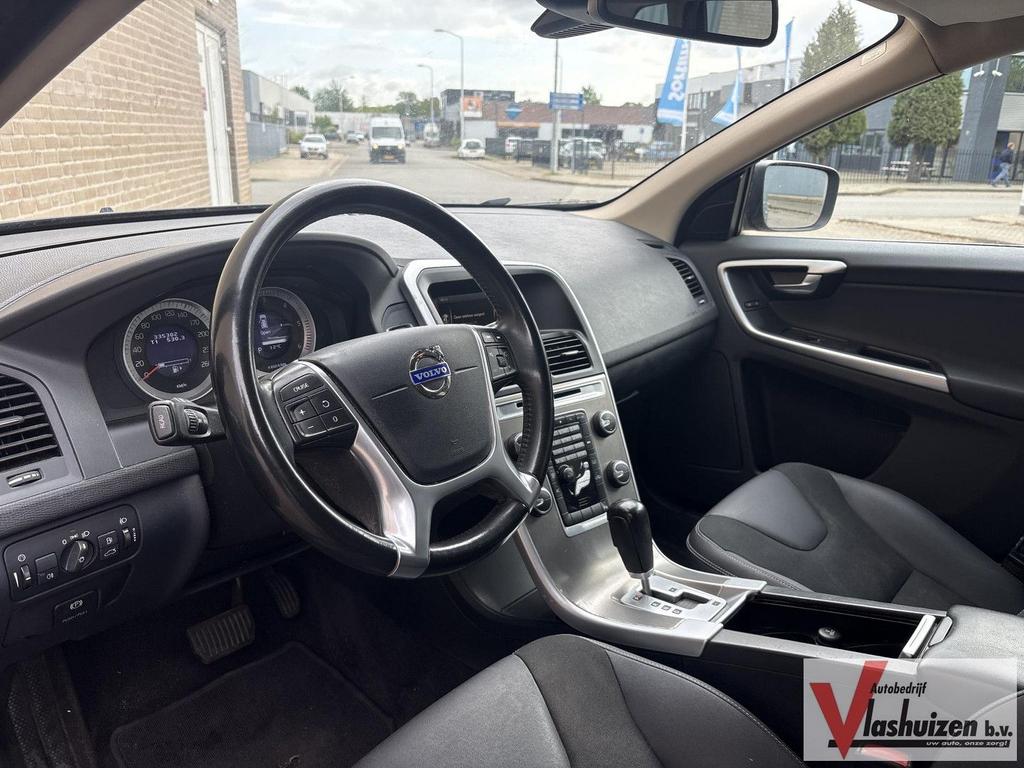 Volvo XC60 2.0 D3 Momentum | Climate | Cruise | Navi | PDC |, Auto's, Volvo, Automaat, Zwart, Bedrijf, SUV of Terreinwagen