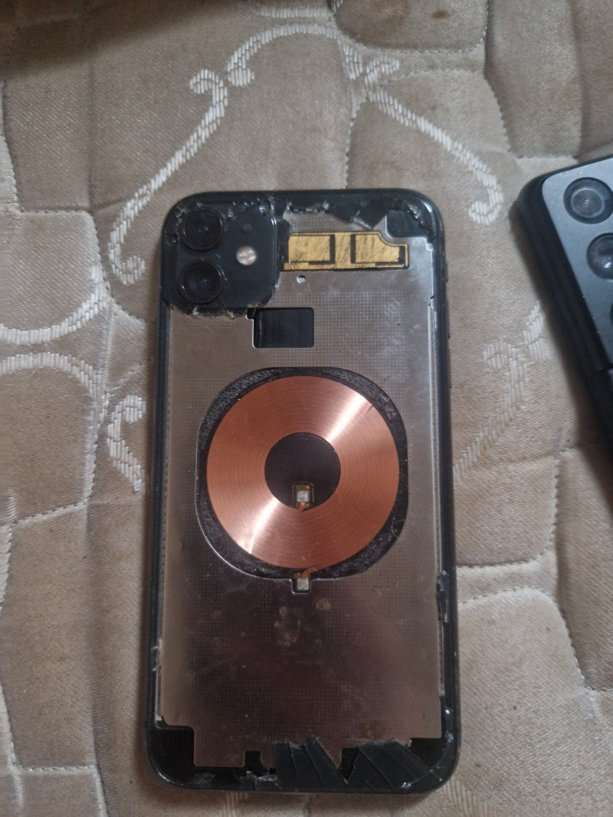 2 phones, Telecommunicatie, Mobiele telefoons | Hoesjes en Screenprotectors | Apple iPhone, iPhone 11, Ophalen