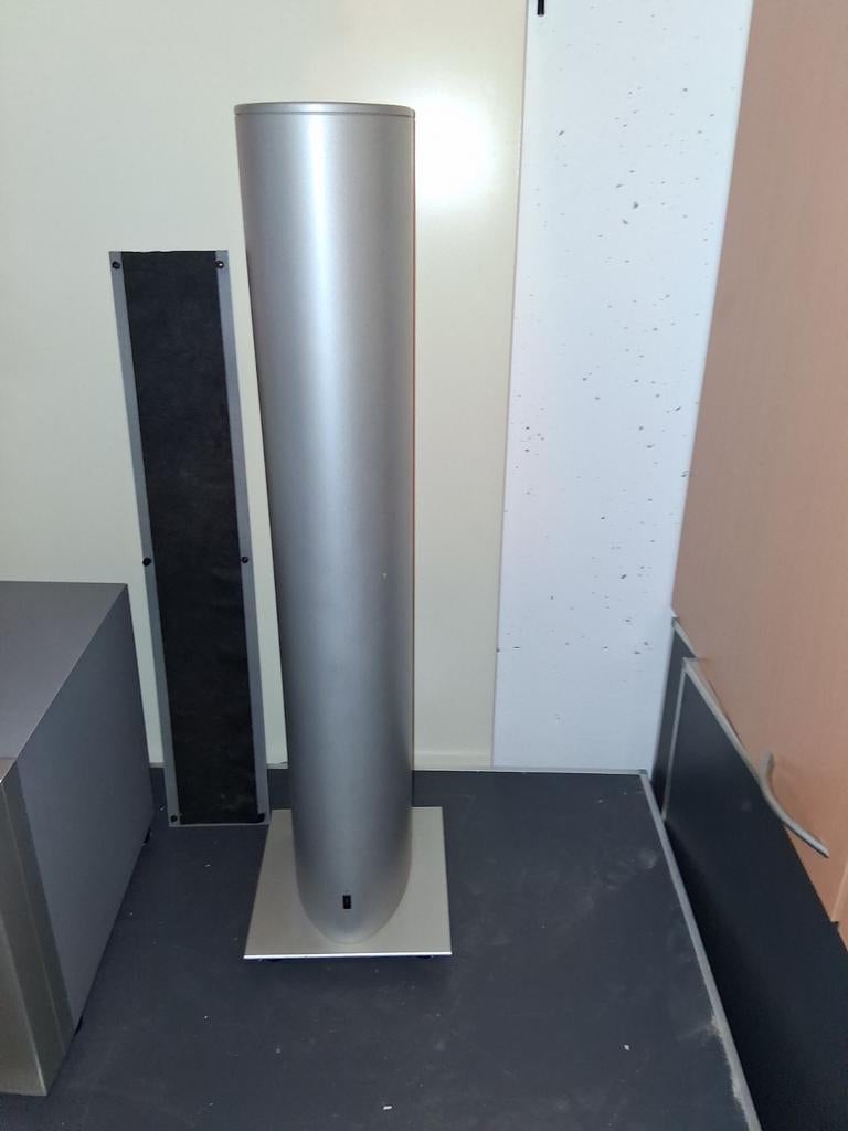4x gebruikte vloerspeakers van loewe actief / passief, Ophalen