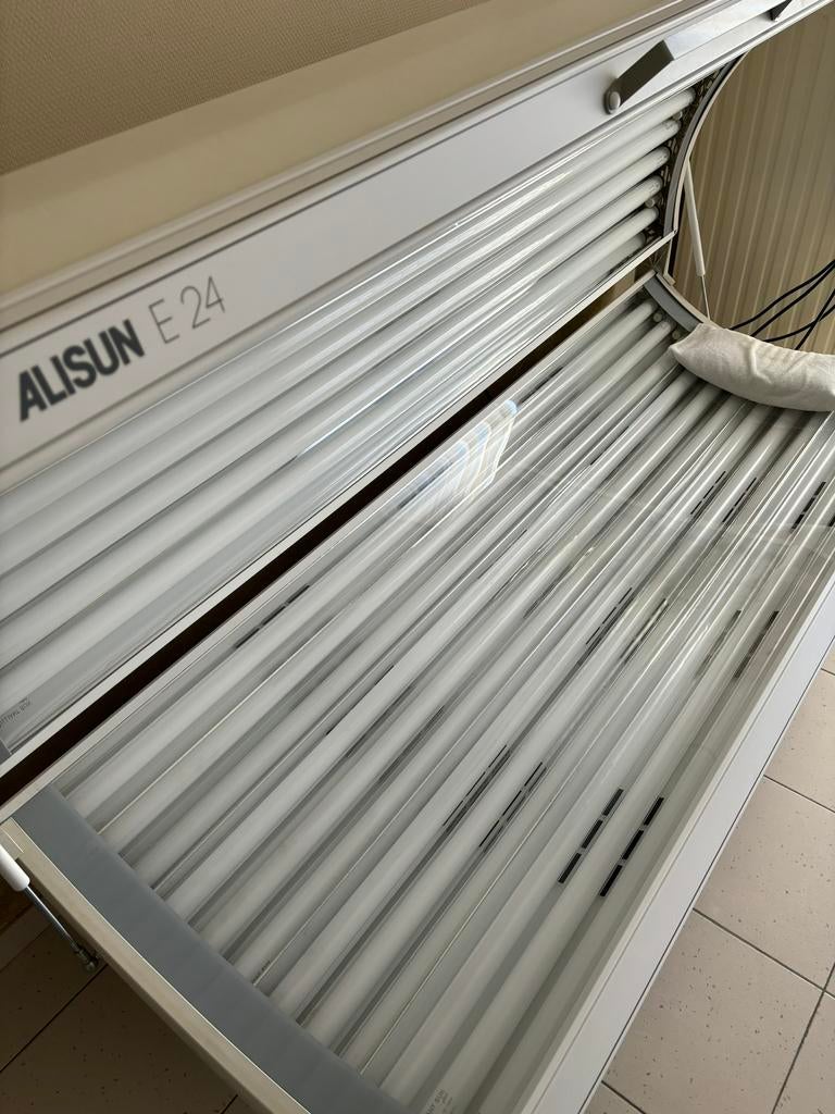 Lampes Alisun 24, Electroménager, Solarium, Banc solaire & Bronzage facial, Enlèvement, Utilisé, Banc solaire double, 15 lampes ou plus