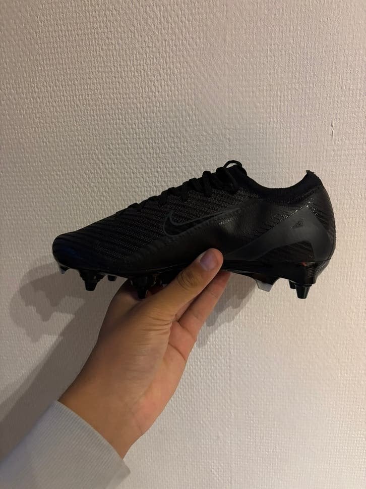 Crampons elite nike - taille 38 EU, Sports & Fitness, Football, Enlèvement ou Envoi, Comme neuf, Chaussures