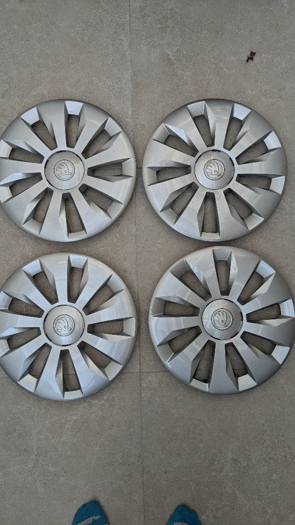 Skoda wieldoppen (15 inch), Auto diversen, Wieldoppen, Ophalen, Zo goed als nieuw