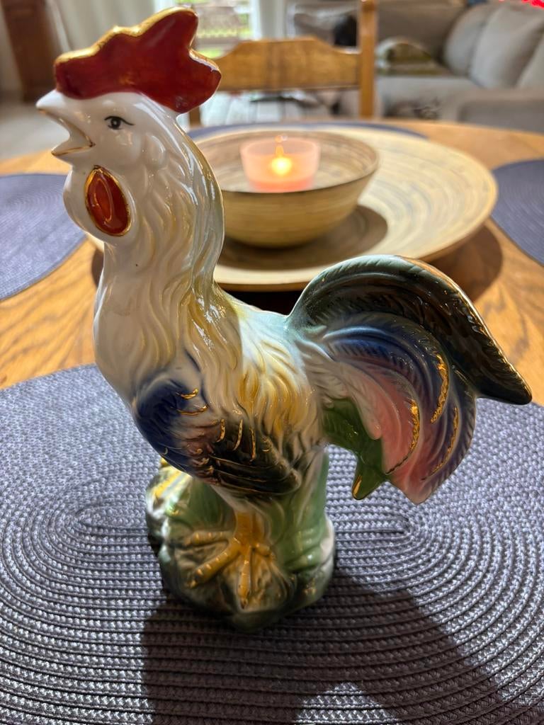 statuette de coq en porcelaine polychrome, Enlèvement