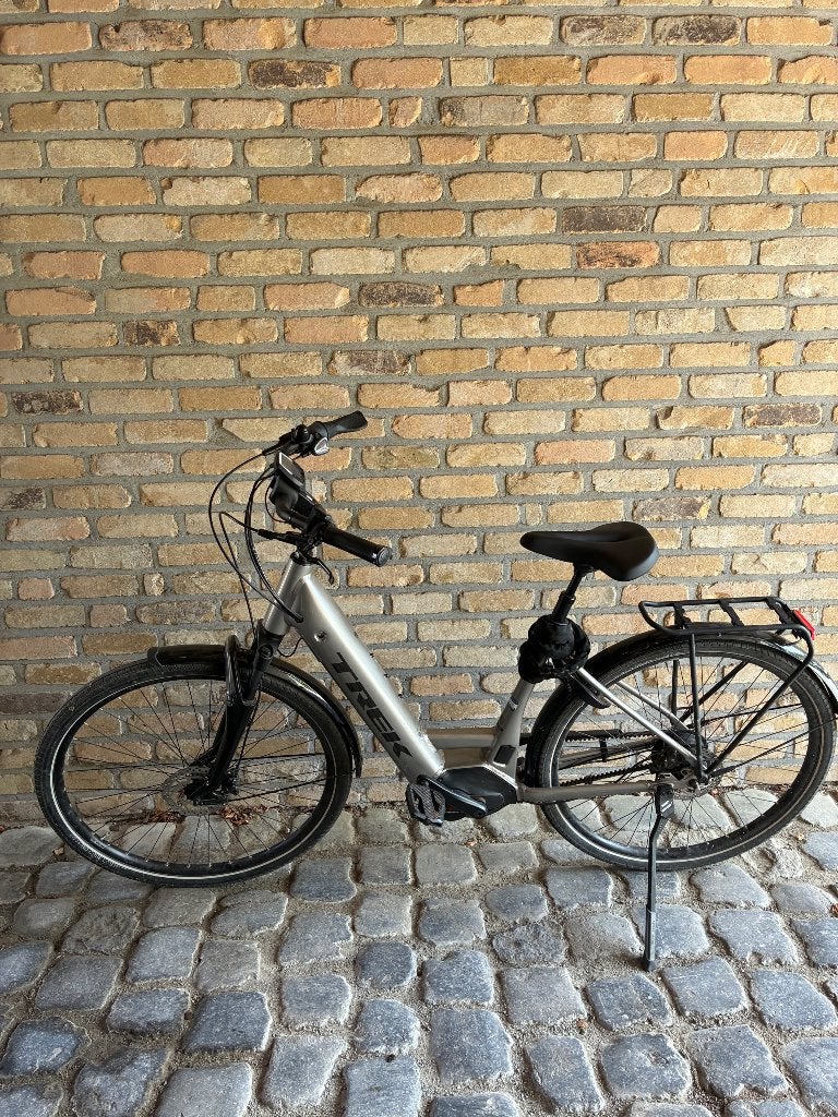 Vélo électrique Trek District 9+ pour femmes, Autres marques, 51 à 55 cm, 50 km par batterie ou plus, Comme neuf