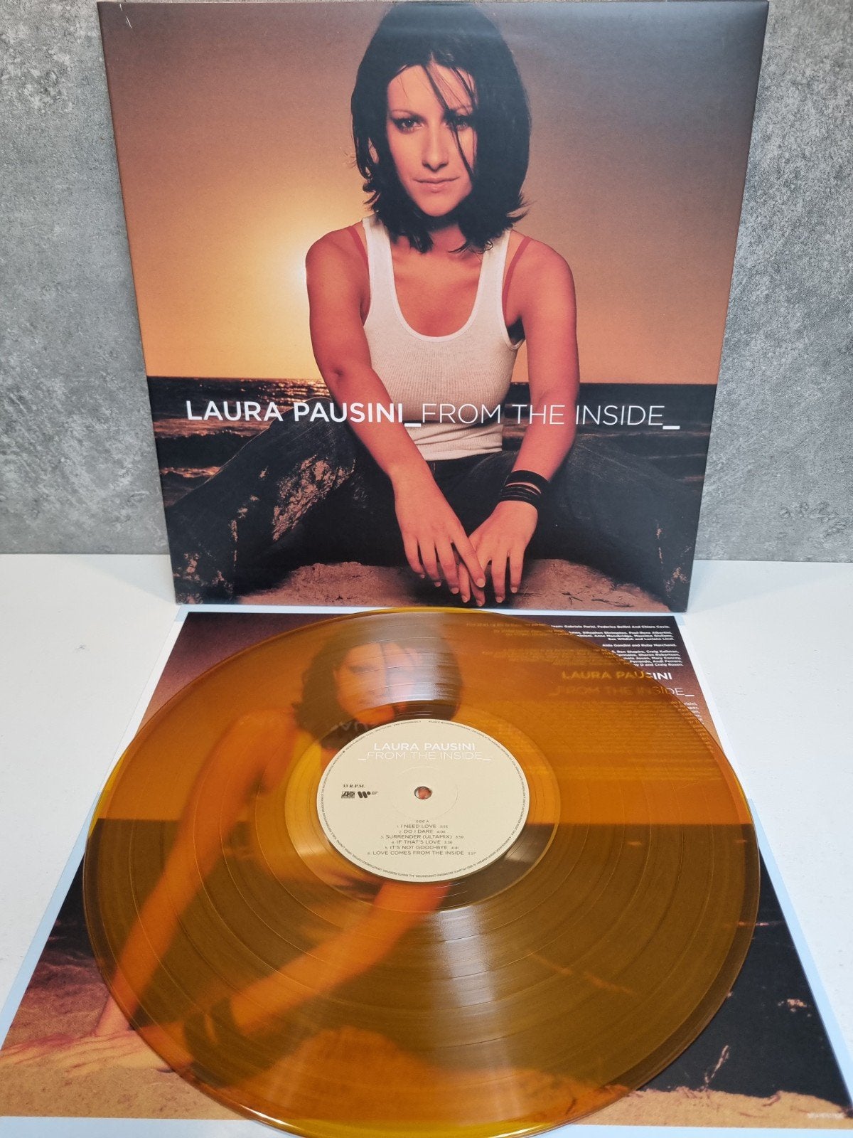 Laura Pausini From The Inside, Enlèvement ou Envoi