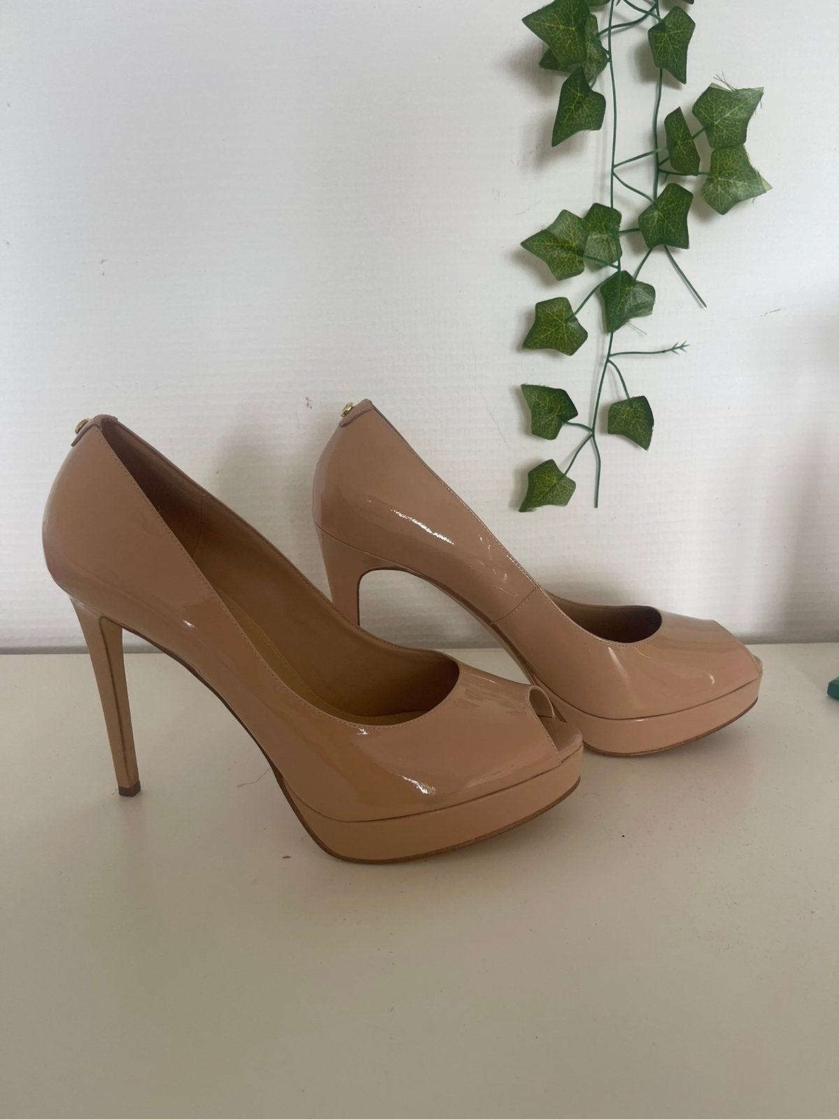 Choussure en talon Maekel kors, Vêtements | Femmes, Chaussures, Enlèvement ou Envoi, Comme neuf