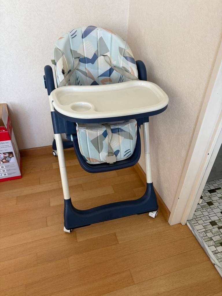 Chaise de salle à manger GRATUITE, Enfants & Bébés, Enlèvement ou Envoi, Comme neuf