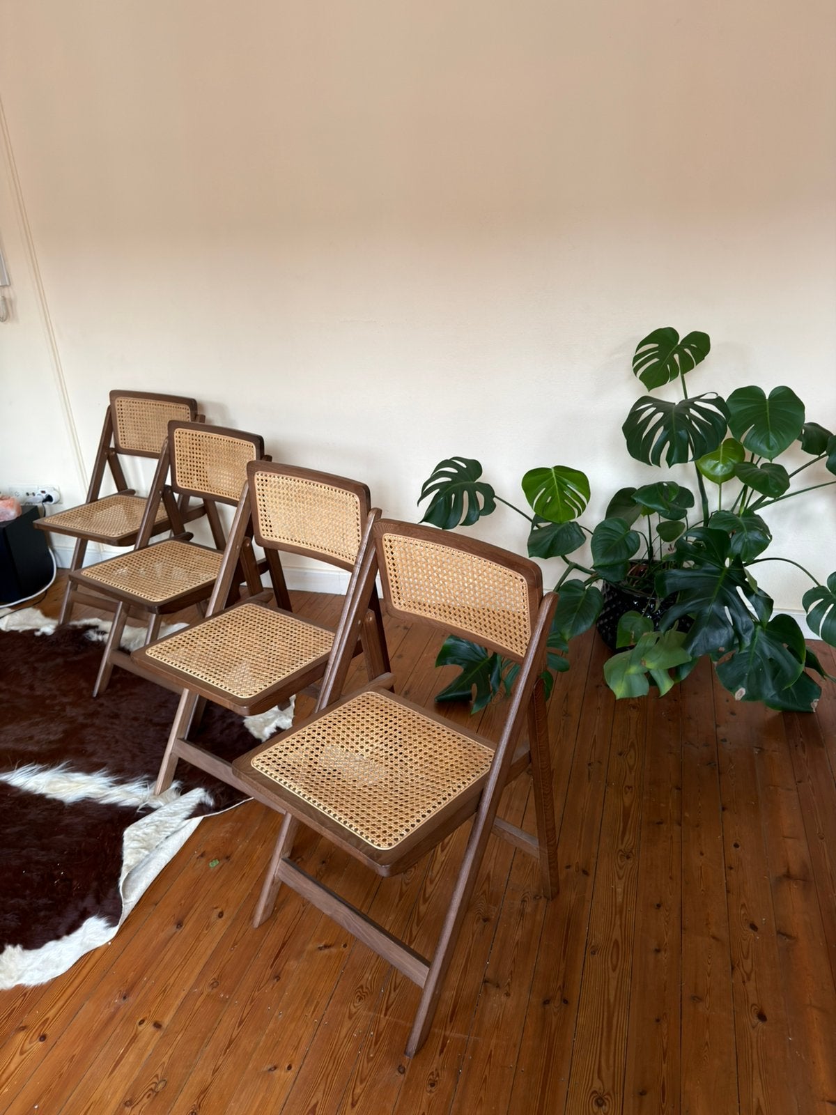 designstoelen (4 stuks) zo goed als nieuw, Design/scandinavisch, Comme neuf, Enlèvement, Bois