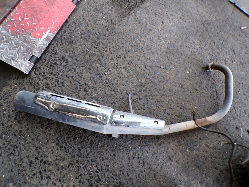 Échappement arrière Yamaha 125CC LP/15581, Vélos & Vélomoteurs, Enlèvement, Utilisé, Pot d'échappement, Yamaha