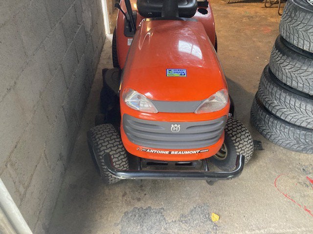 Tracteur tondeuse husqvarna pompe a huile cassee, Enlèvement, Comme neuf, Démarrage électrique, 90 à 120 cm