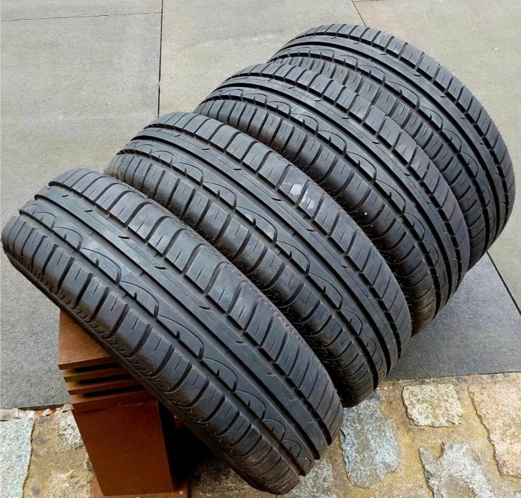 Très bons pneus été 175/70-13 sur jantes Ford Fiesta, Pneus et Jantes, 175 mm, Pneus été, Enlèvement