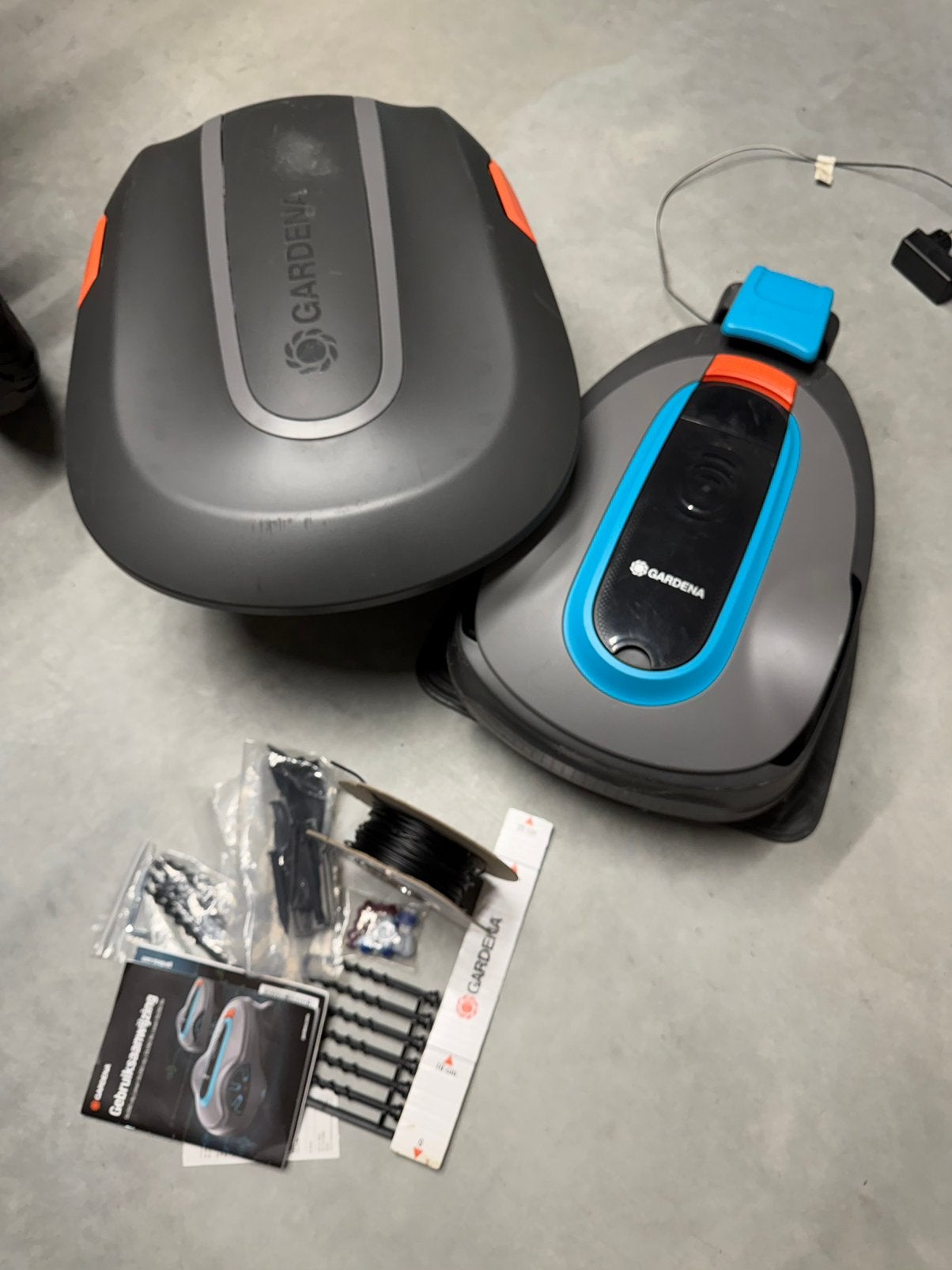GARDENA SILENO CITY 470m2 robotmaaier compleet  incl. afdak, Ophalen, Gebruikt, Minder dan 20 cm, Met regensensor