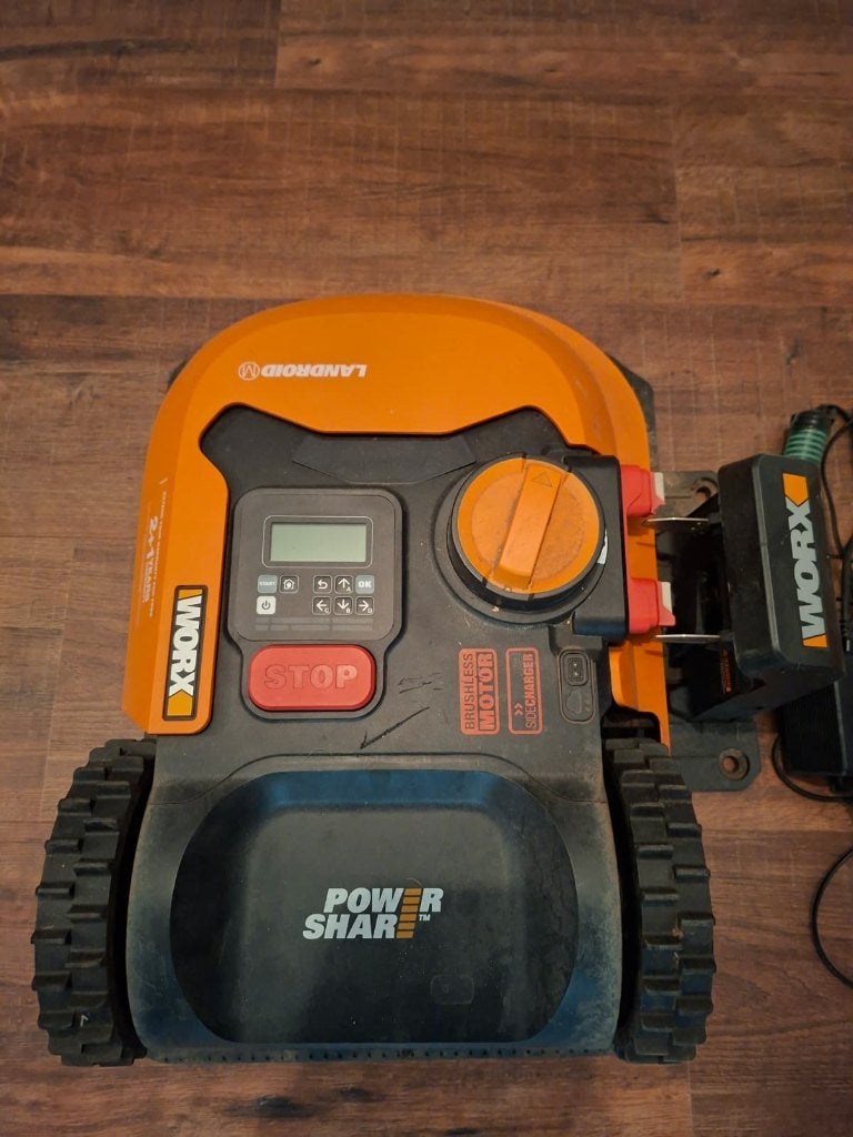 Worx Landroid M700 Robotmaaier + laadstation & voeding, Ophalen, Gebruikt, Minder dan 20 cm, Met regensensor