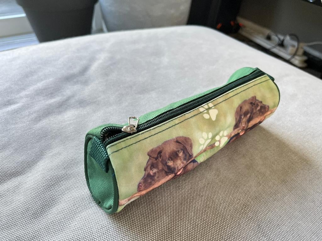 Plumier motif chiens vert-NEUF, Divers, Fournitures scolaires, Enlèvement ou Envoi, Neuf