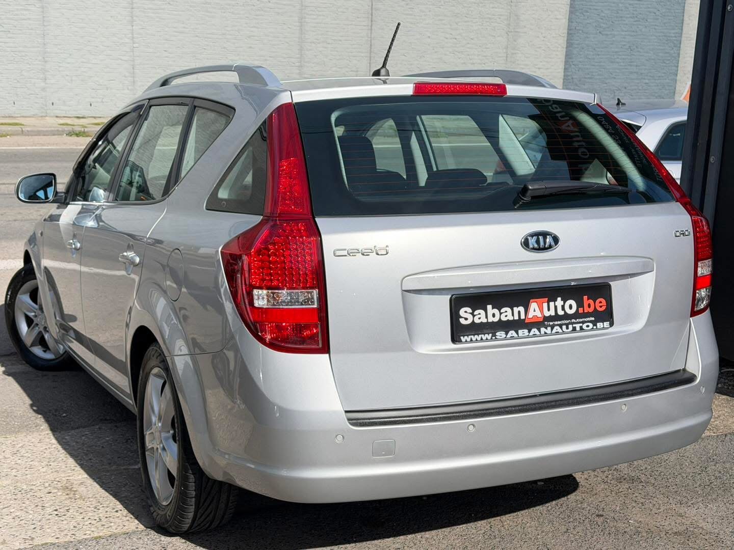 Kia Ceed SW 1.6 CRDI ( 66 KW - 90 cv ) 2012, Autos, Cuir, Argent ou Gris, Achat, Entreprise