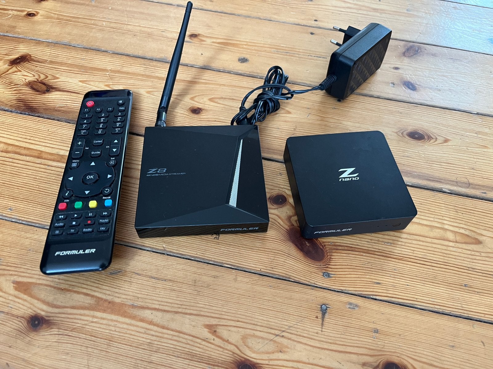 Lot 2 Boîtiers IPTV Formuler (Z8 4K UHD +Z Nano)Parfait État, TV, Hi-fi & Vidéo, Enlèvement ou Envoi, Comme neuf