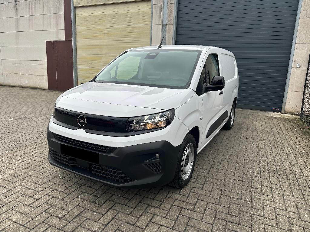 Opel Combo L2H1 Automatic 130HP | Louer 607 €/m | Carplay, Achat, Détection des panneaux routiers, Euro 6, Entreprise