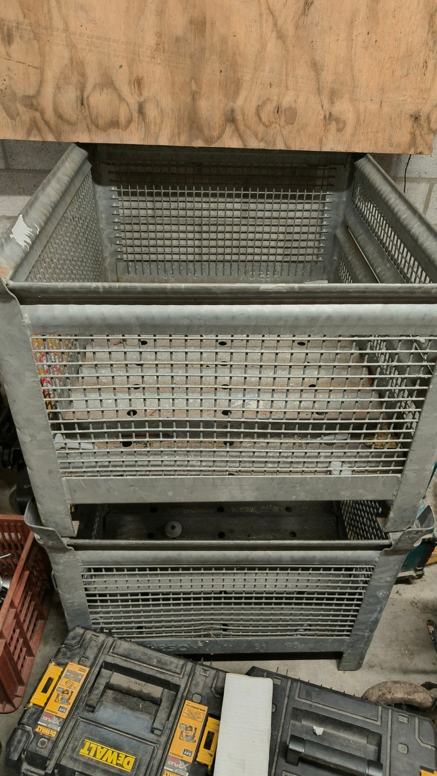 Gitterboxen te koop, Ophalen