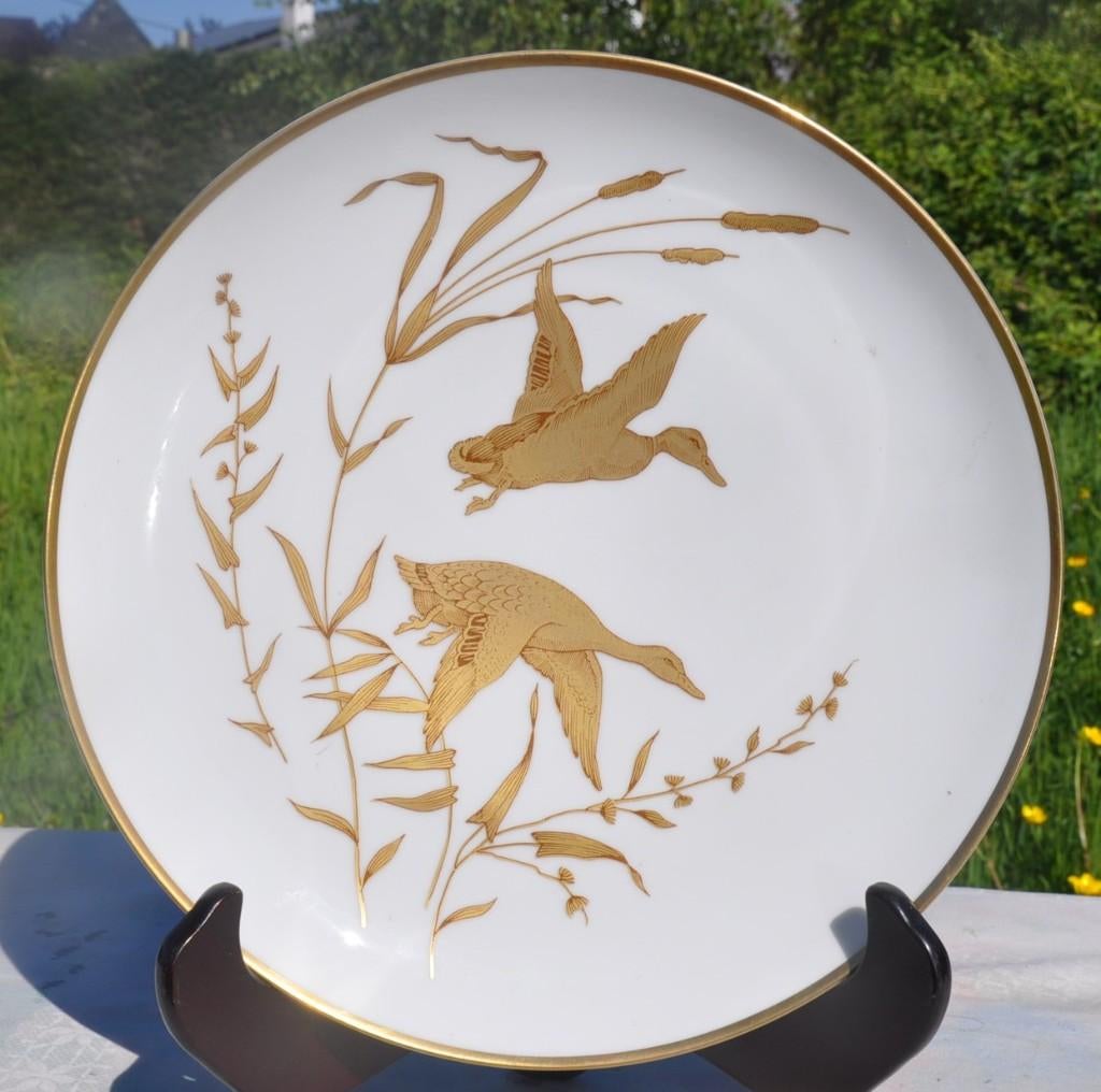 plat en porcelaine decor envol de canard rehaut or, Antiquités & Art, Antiquités | Porcelaine, Enlèvement ou Envoi