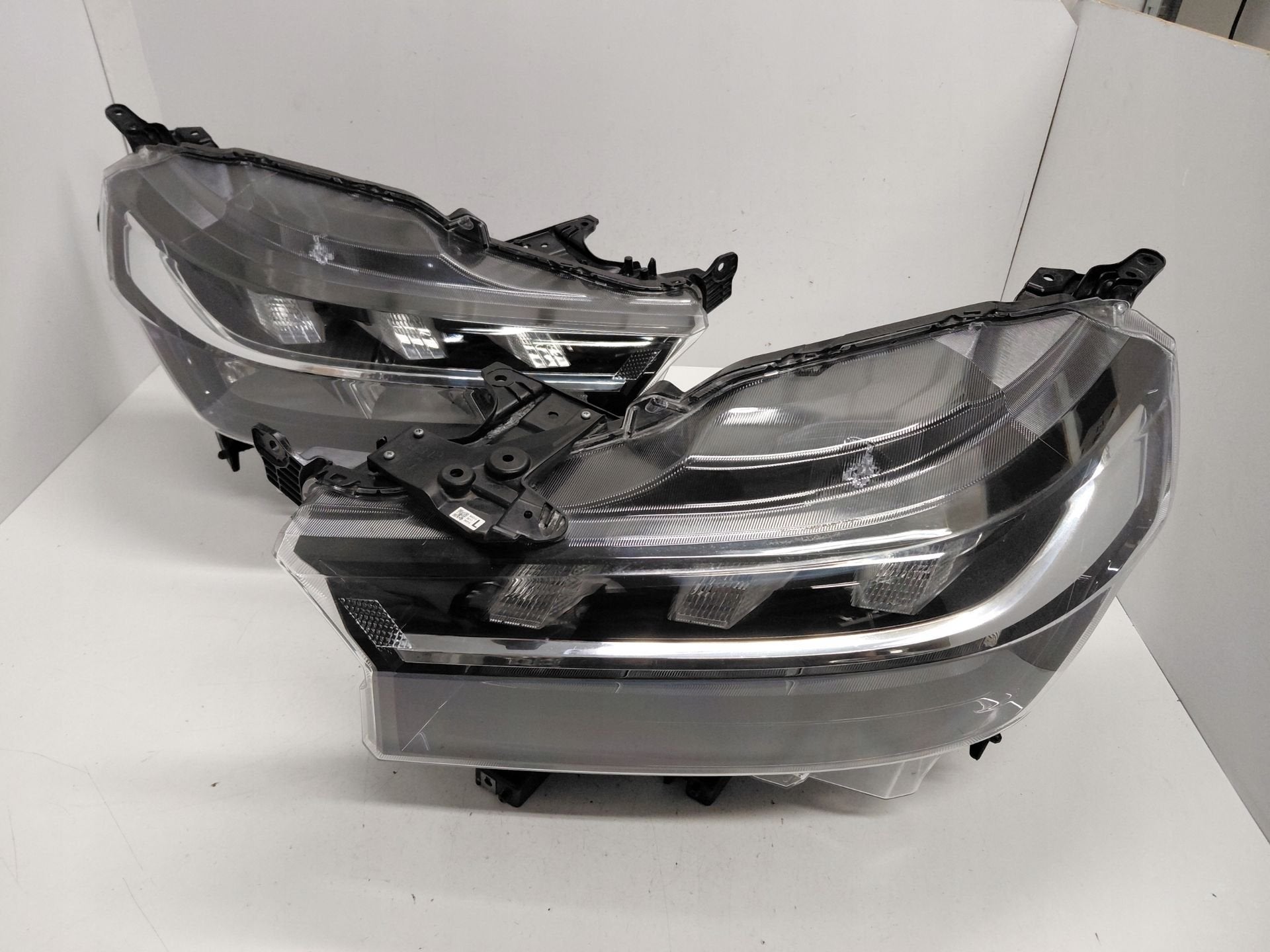 Suzuki SX4 S-Cross Koplamp Links Stanley, Gebruikt, Info@suzuki.co.jp, Takatsuka-cho, Chuo-ku 300
432-8611  Hamamatsu, Suzuki Motor Corporation
