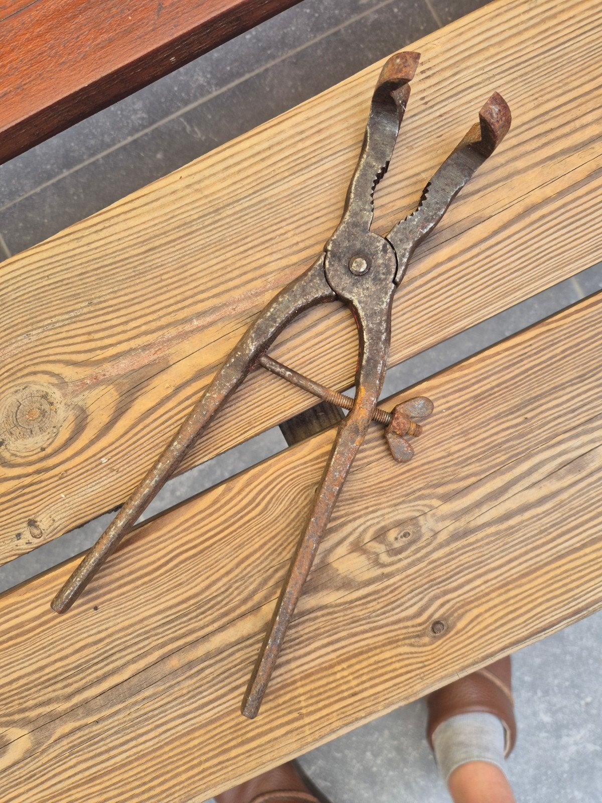 Vintage retro antieke loodgieter tang, Ophalen