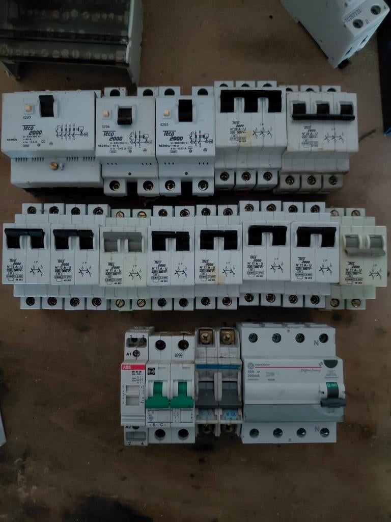 Differentiel +disjoncteurs ancienne génération, Bricolage & Construction, Électricité & Câbles, Enlèvement