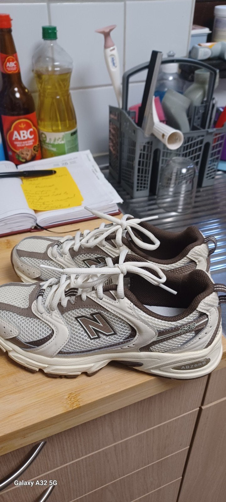 New balans, Ophalen, Schoenen