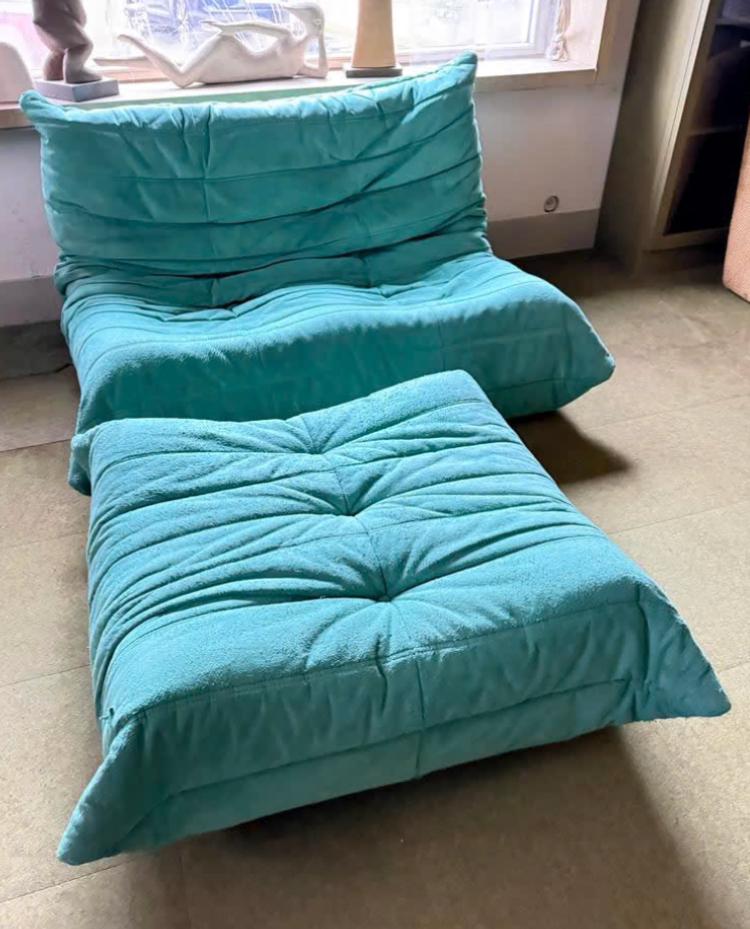 ORIGINELE Ligne Roset Togo in groene Alcantara 2 zit + poef, Maison & Meubles, Canapés | Sofas & Chaises Longues, 75 à 100 cm