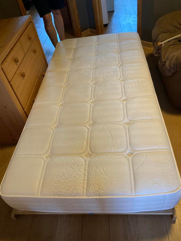 Matelas en parfait état avec sommier à lattes, Enlèvement, Comme neuf, Matelas
