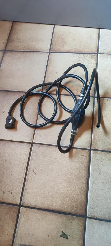 Durite de carburant + poire de pompe avec 1 ra, Enlèvement
