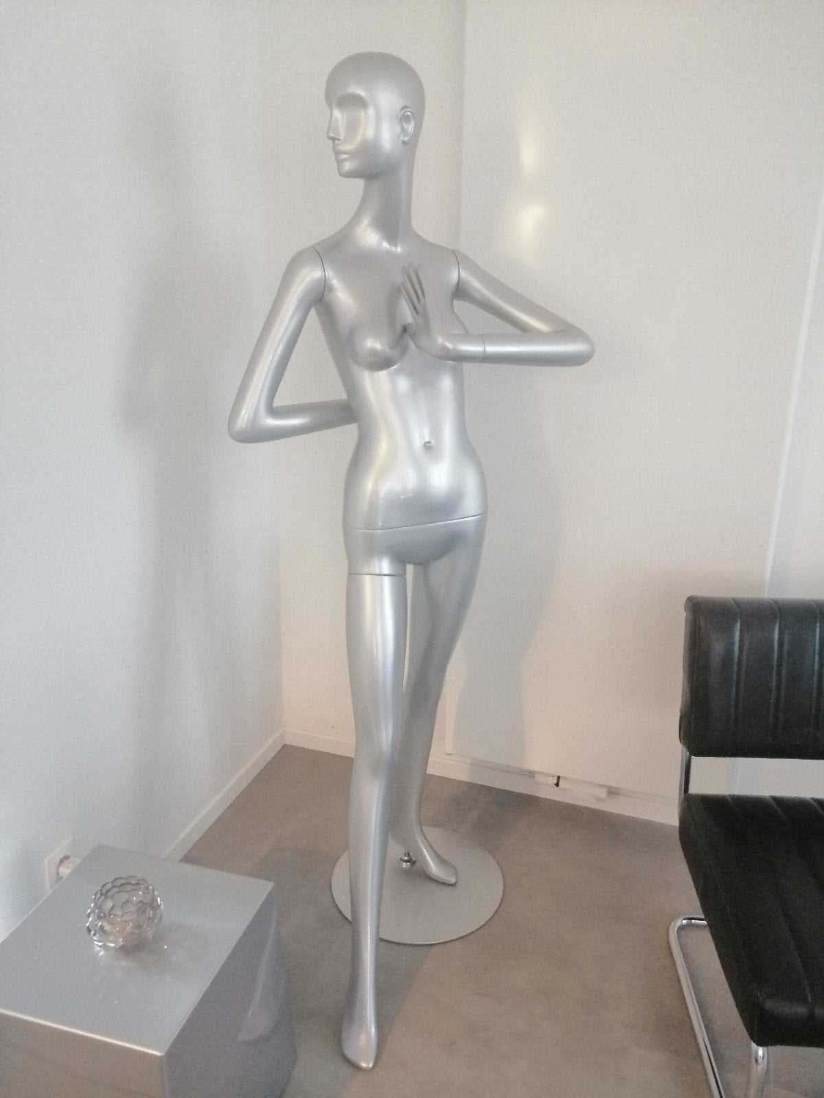 Superbe mannequin Design SCHLAPPI made in Switzerland.
Modèl, Kleding | Dames