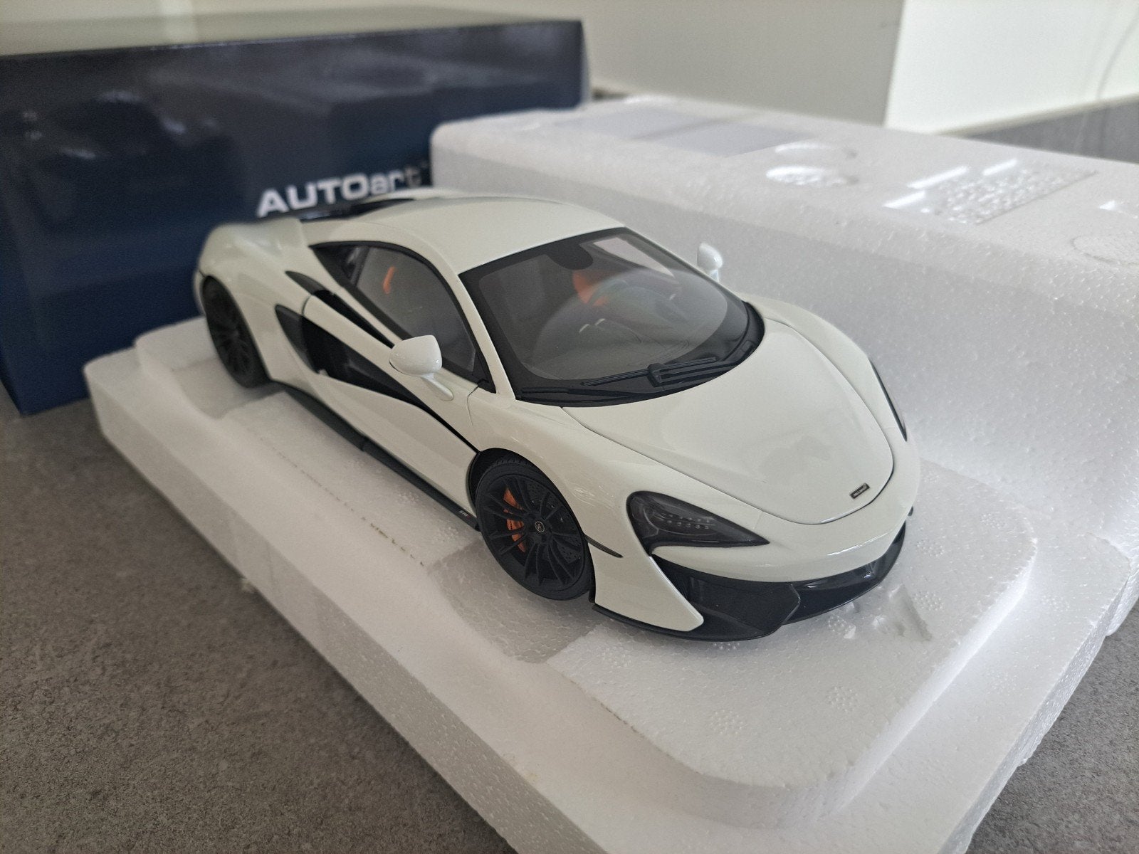 McLaren 570S Blanche 1/18 AUTOART Neuve, Hobby & Loisirs créatifs, Voitures miniatures | 1:18, Enlèvement ou Envoi, Neuf, Voiture