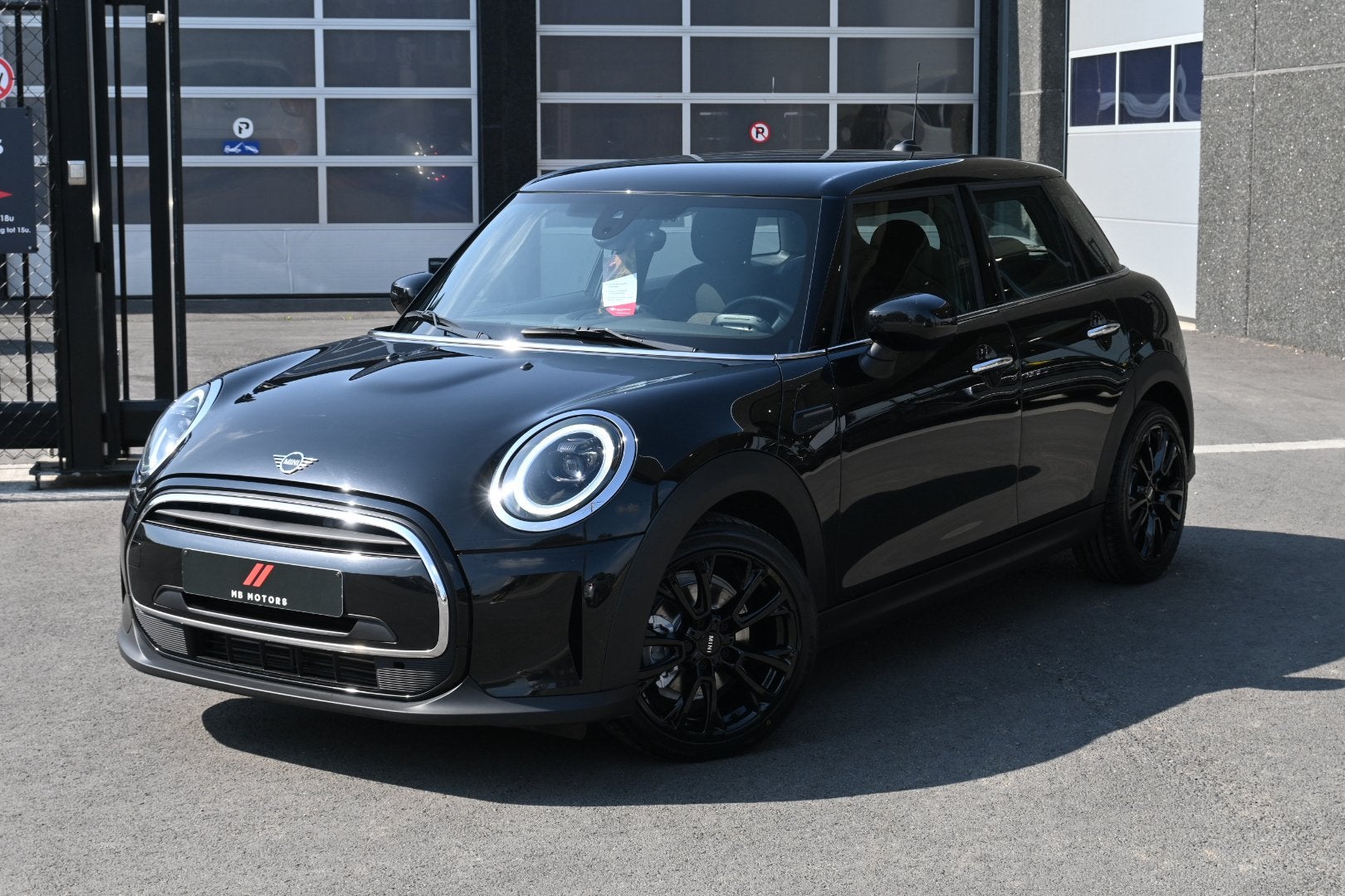 Mini Cooper 1.5i Automaat, Auto's, Stof, 4 cilinders, Zwart, Bedrijf