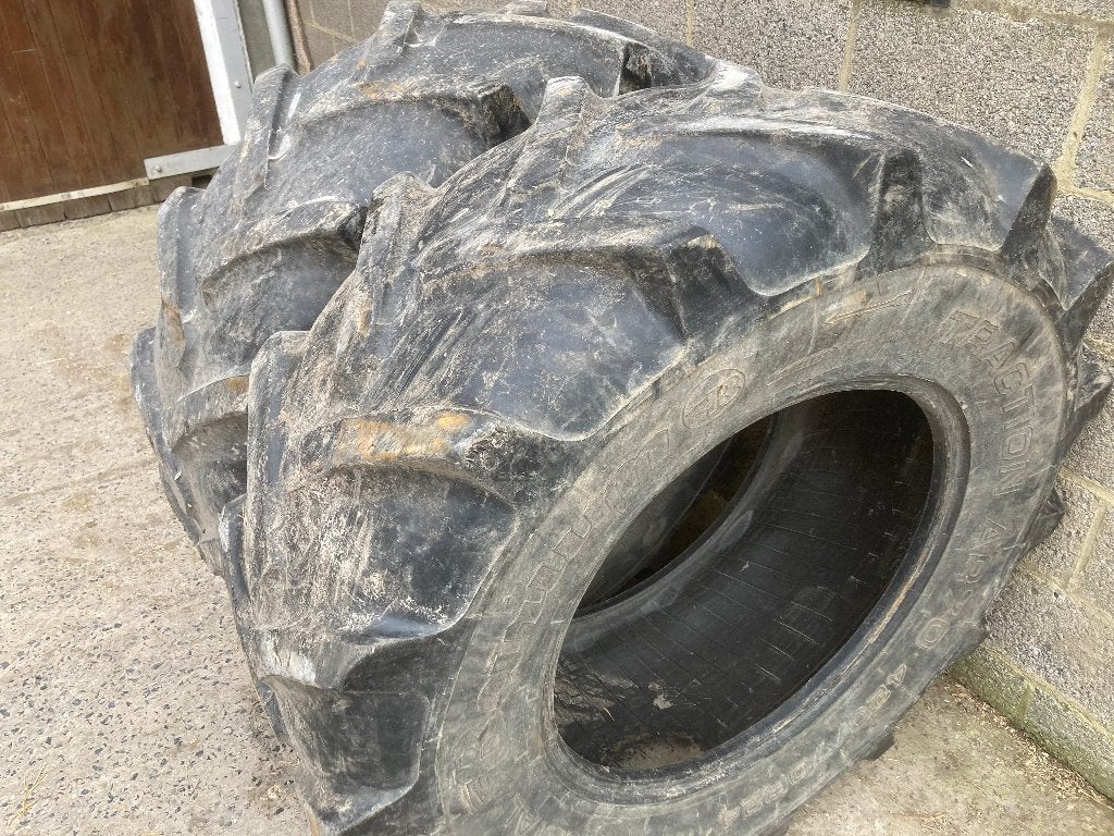 2 banden 420/70 r24, Zakelijke goederen, Ophalen
