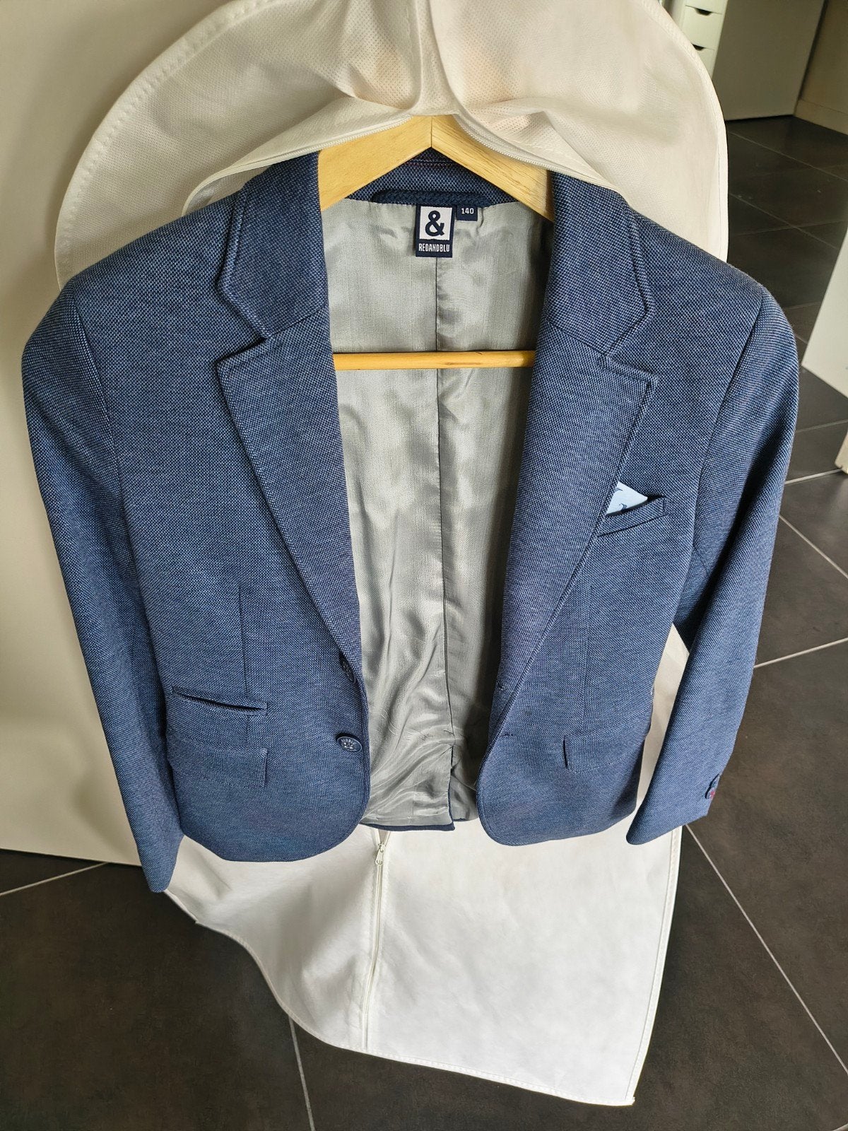 Blazer Redandblu maar 140, Kinderen en Baby's, Kinderkleding | Maat 140, Ophalen, Trui of Vest, Zo goed als nieuw, Jongen