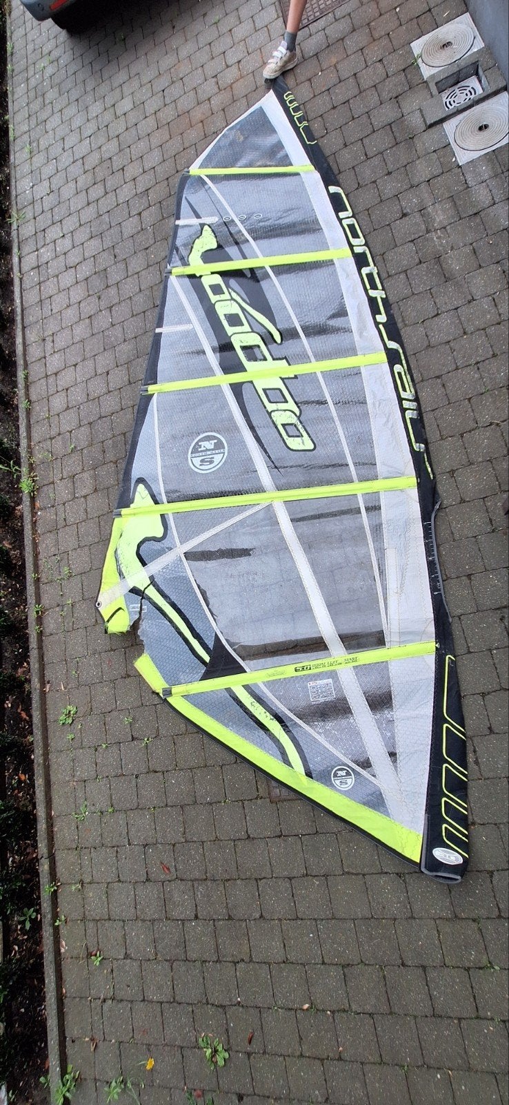Te herstellen: North sails 5m2 en 4.0m2, Neilpryde core 4.4, Watersport en Boten, Windsurfen, Ophalen, Gebruikt, North Sails, Zeil