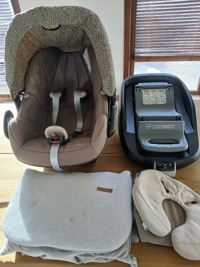 Maxi cosi pebble + isofix + slaapzak voetenzak, Ophalen, Isofix