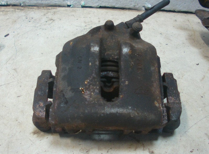 ETRIER DE FREIN AVANT GAUCHE Volvo V70 (GW / LW / LZ), Info@volvocars.com, Volvo Car Germany GmbH, Siegburger Straße 229
50679  Köln, DE