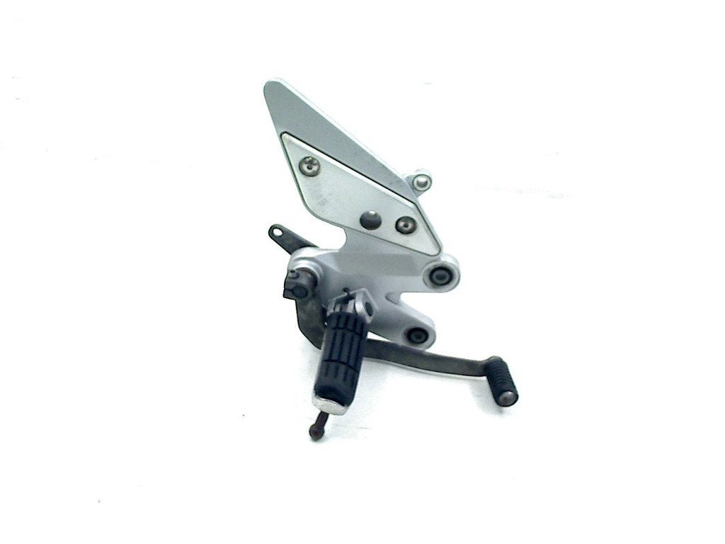 REPOSE PIEDS AVANT DROIT Yamaha FZ 6 2004-2006 (FZ6 FAZER), Dhr. S. di Majo, Utilisé, Info@cama-motorparts.nl, P.J. Troelstraweg 8 8
3144 CX  MAASSLUIS, NL