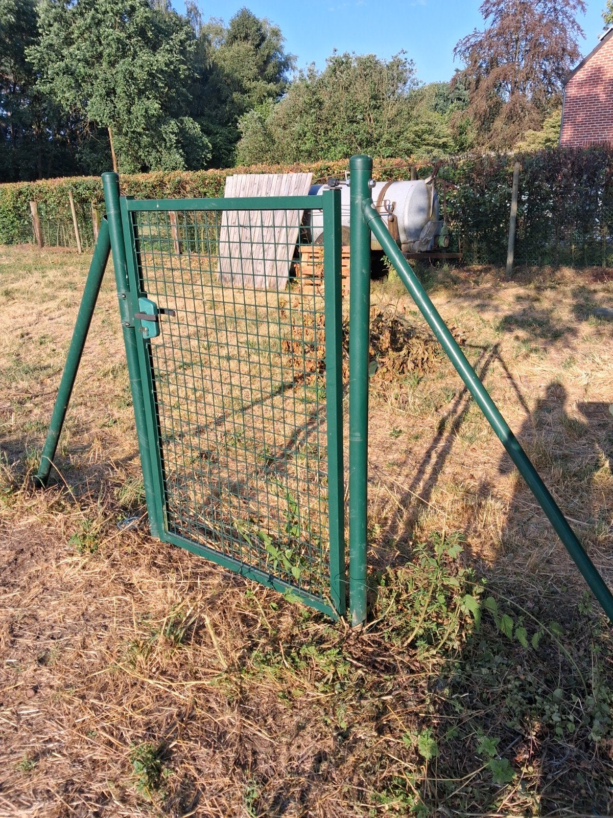 Metalen poorten  98 breed en 3m en 1m45 hoog  en palen, Ophalen, 100 tot 150 cm, Zo goed als nieuw, IJzer